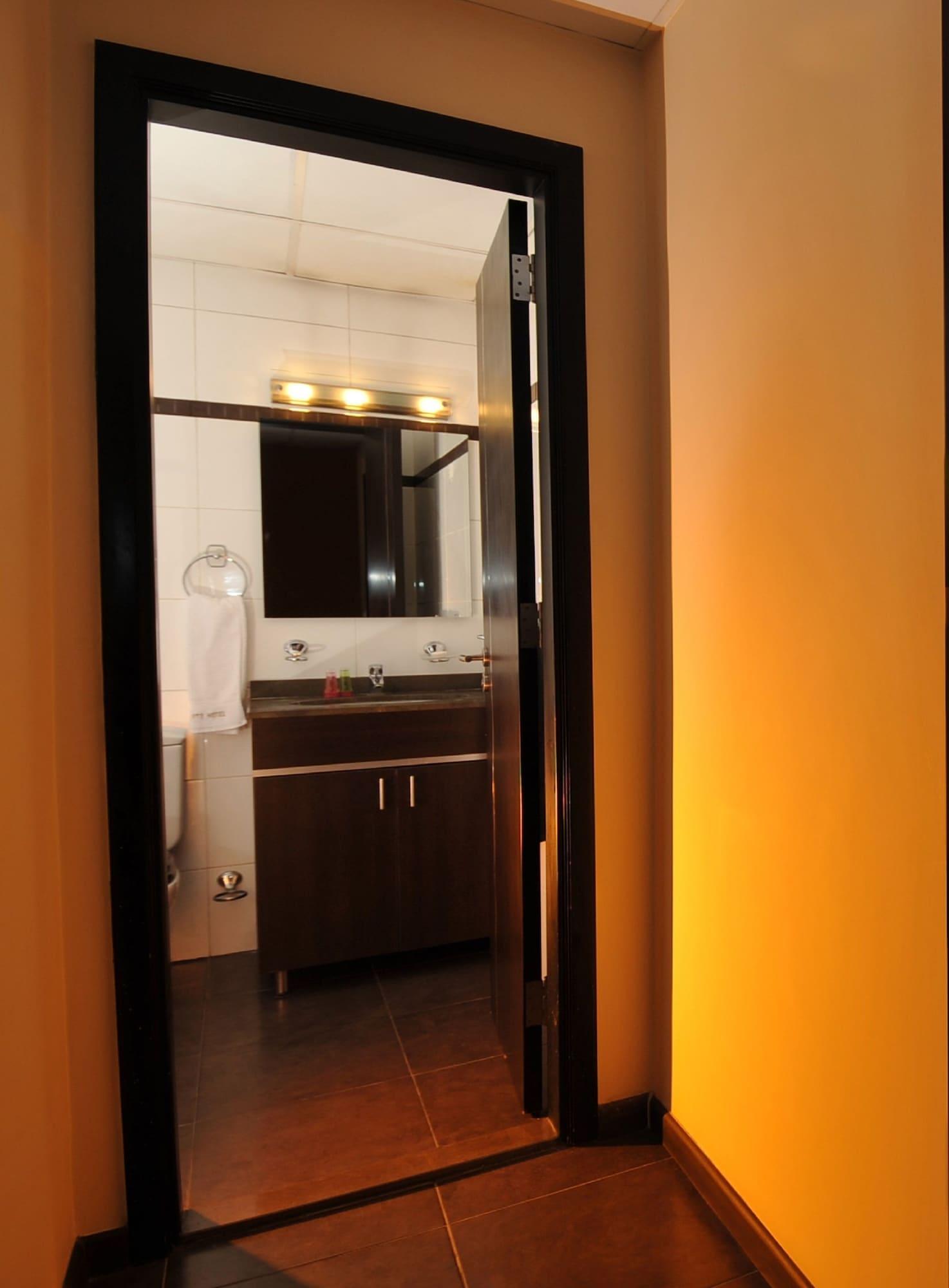 Suite Hotel Chrome - Beirut Bagian luar foto