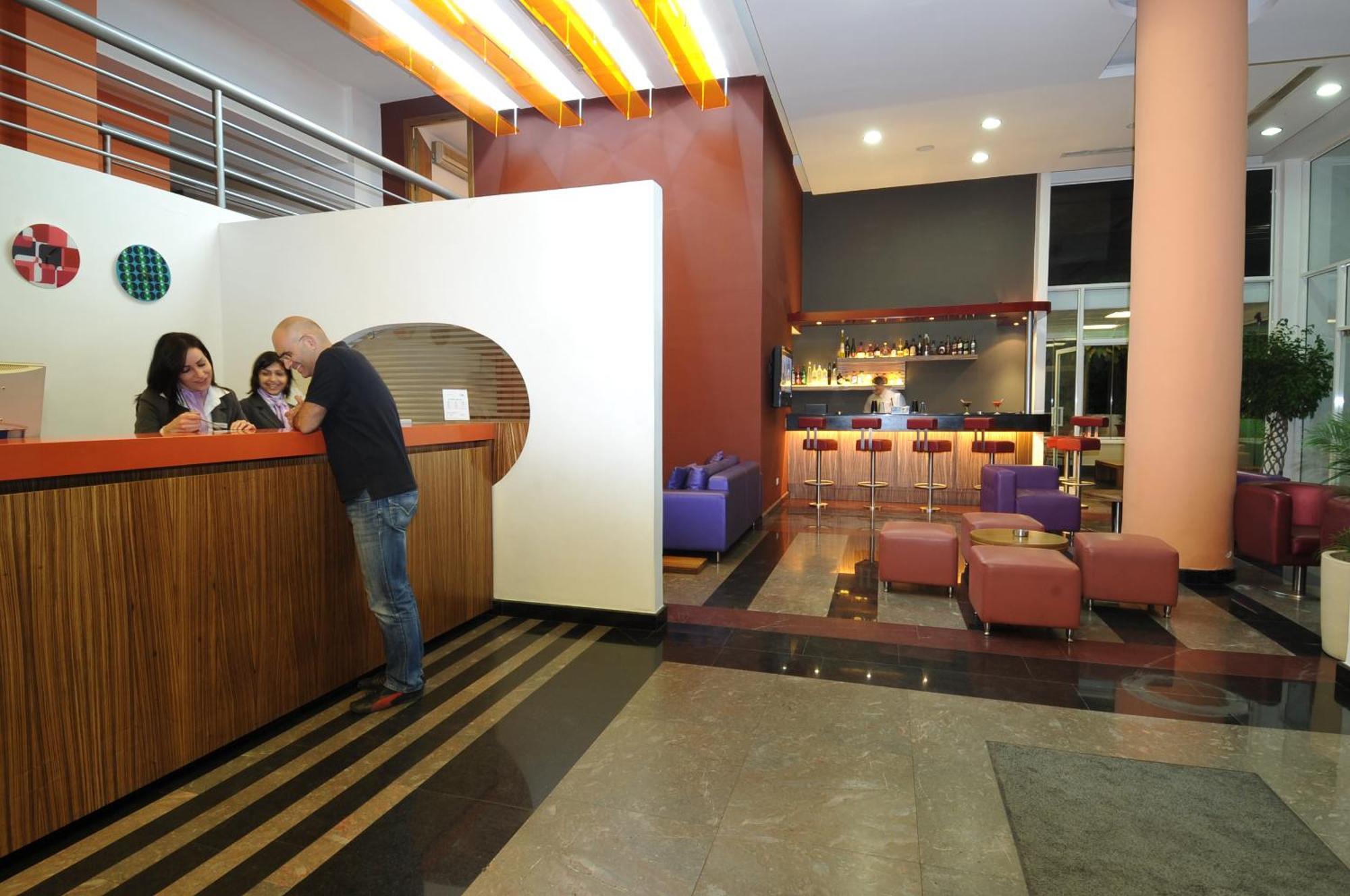 Suite Hotel Chrome - Beirut Bagian luar foto