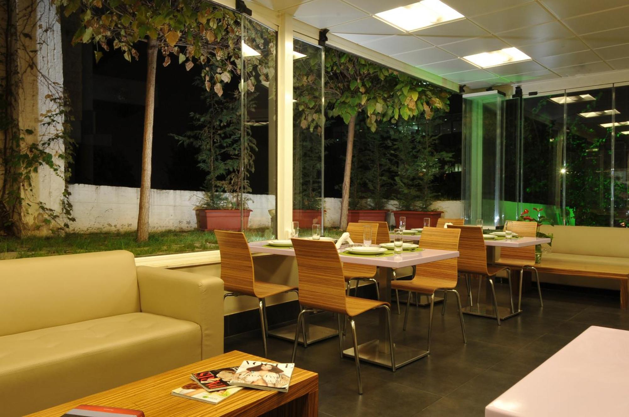 Suite Hotel Chrome - Beirut Bagian luar foto